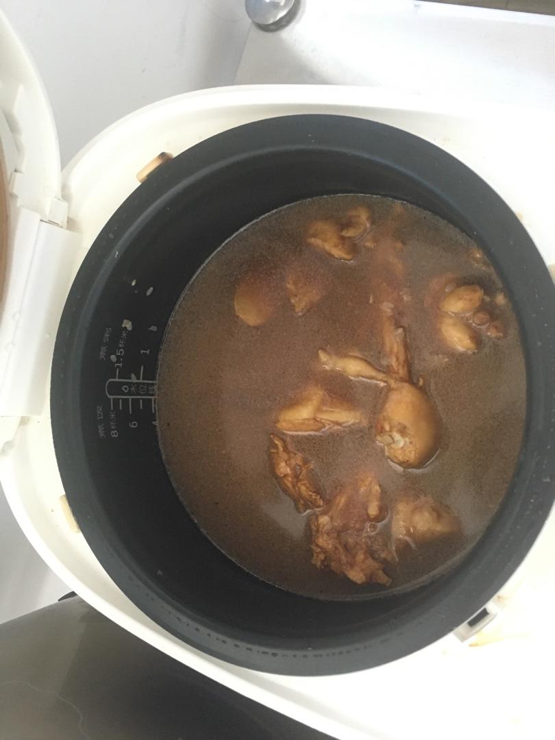 【电饭煲板栗鸡腿焖饭】