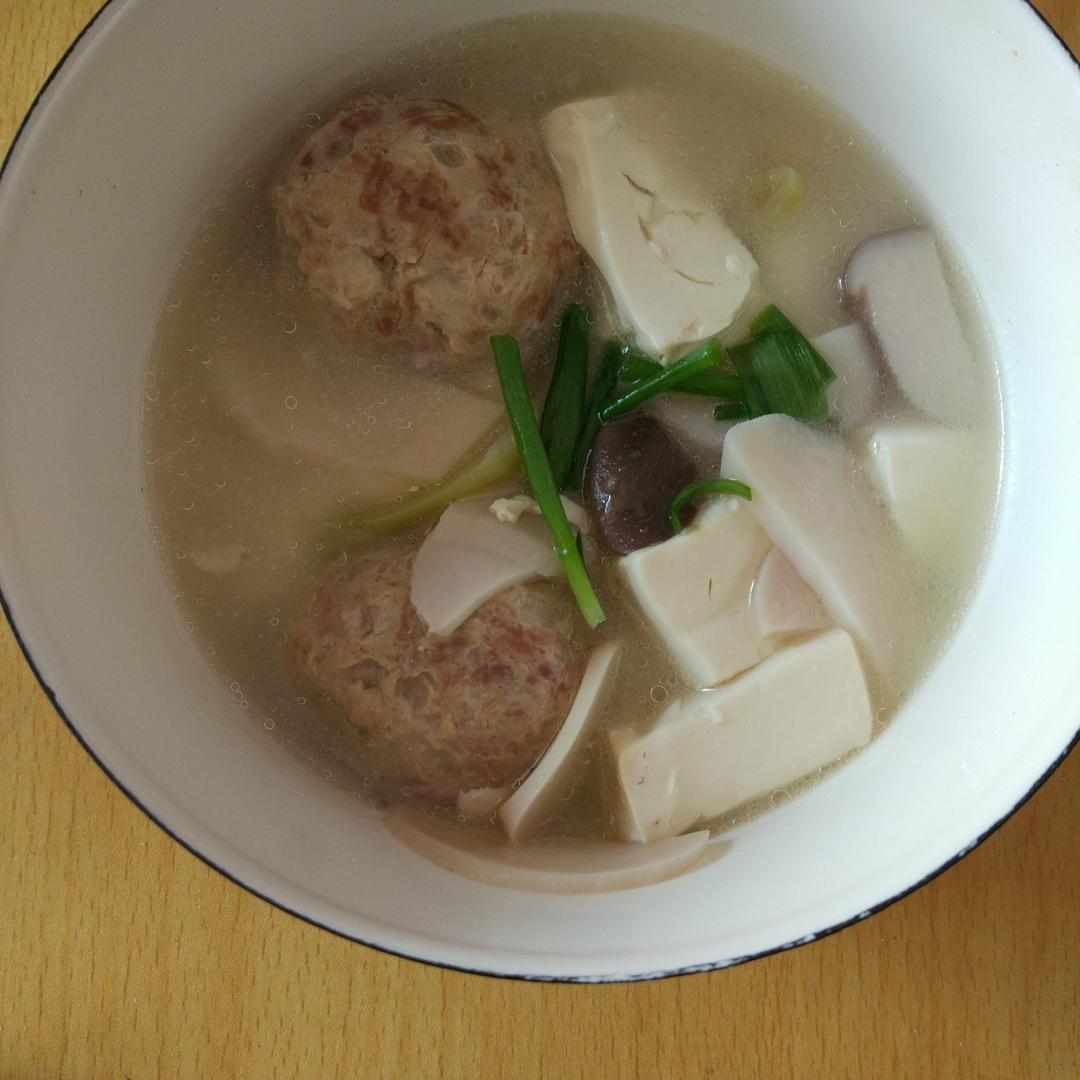 香菇青菜肉丸汤