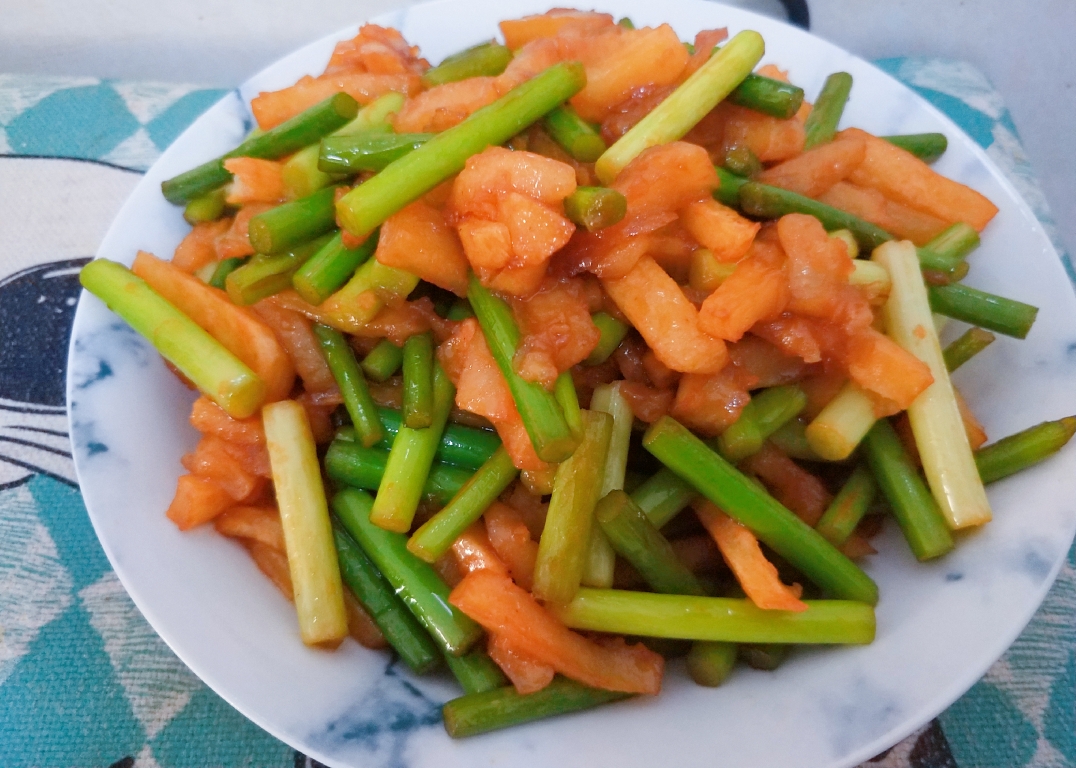 下饭菜-蒜苔炒土豆条的做法