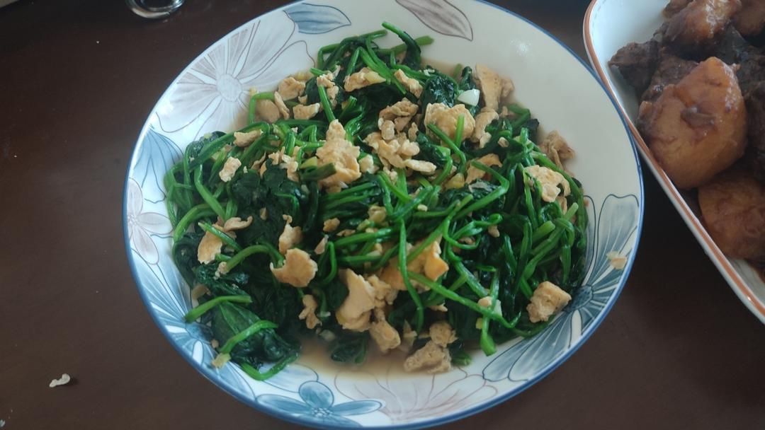 菠菜炒鸡蛋