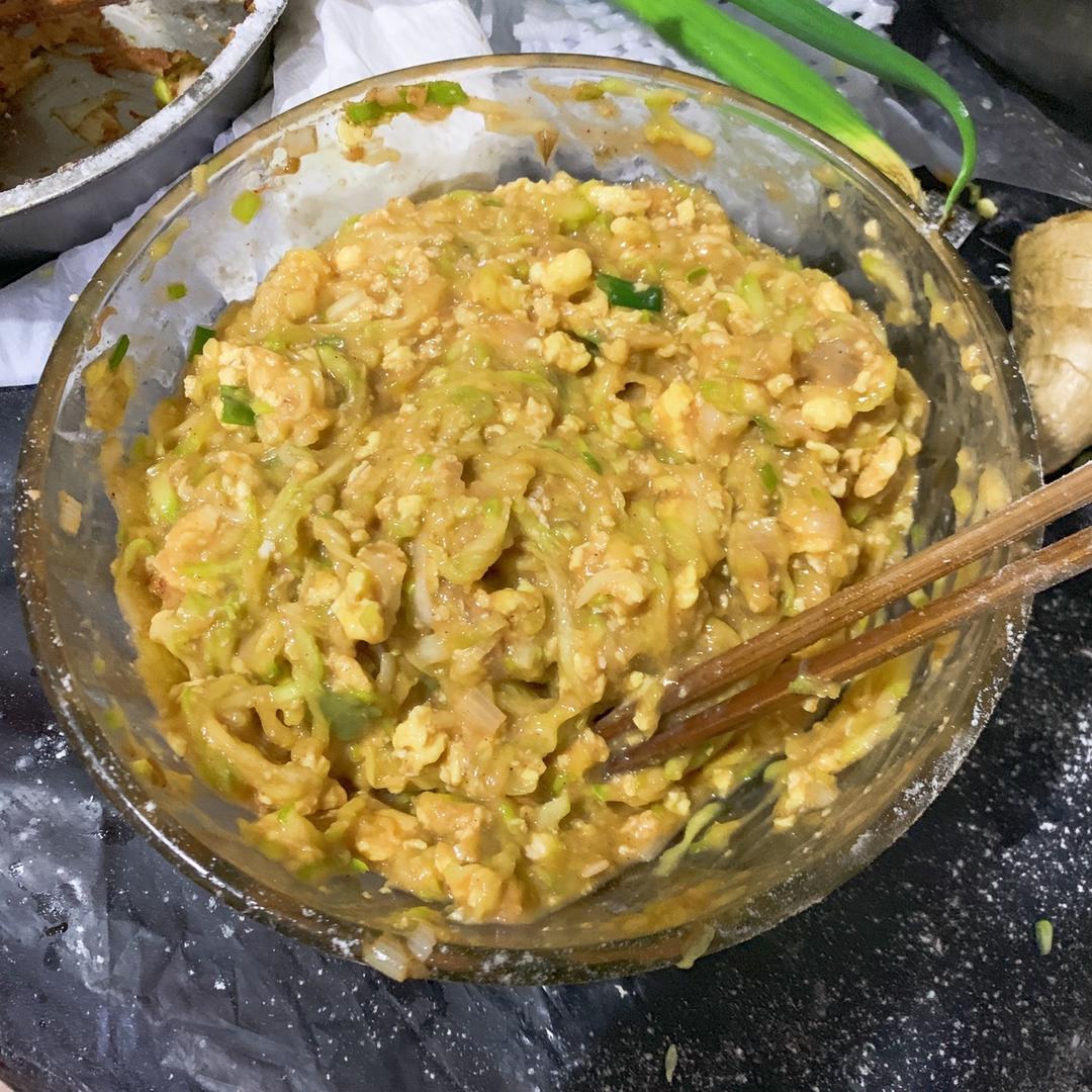 西葫芦虾仁鸡蛋蒸饺