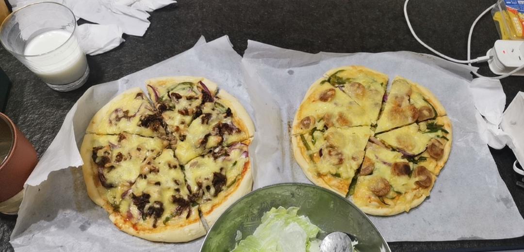 含宣软饼皮做法、自己在家也能做出馅料十足、超拉丝的美味诱人披萨
