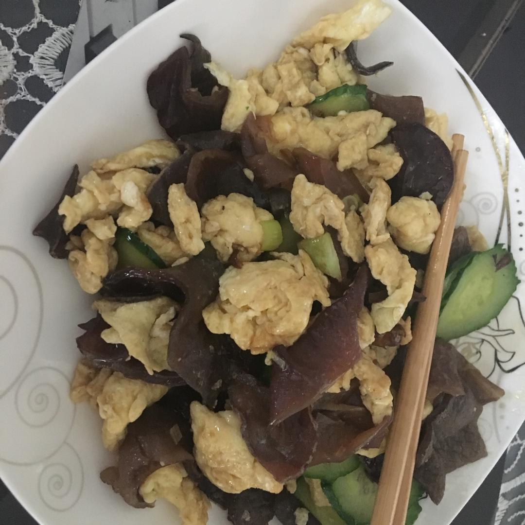 黄瓜木耳炒鸡蛋