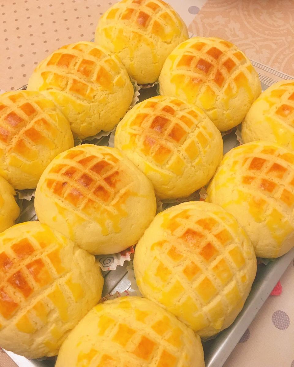 好吃到炸裂的港式菠萝包（附带制作酥皮的小视频）