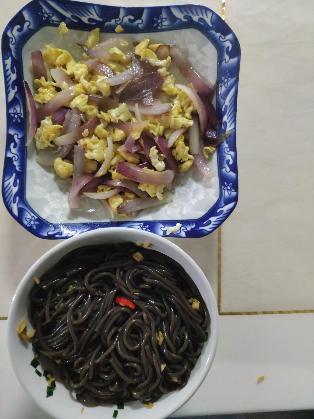 降压防癌的好食材  洋葱炒鸡蛋