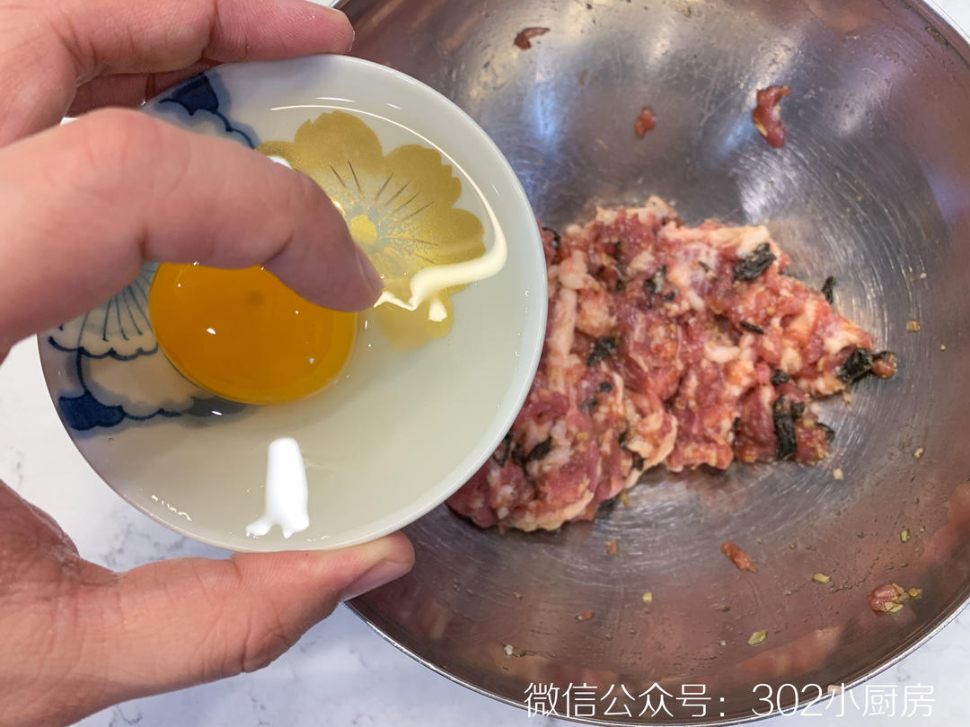 【0427】咸蛋肉饼煲仔饭 <302小厨房>的做法 步骤6