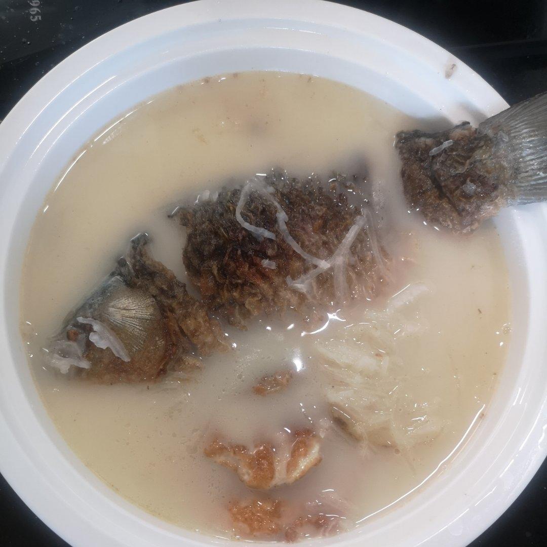 这样做的鲫鱼汤超好喝，奶白奶白的