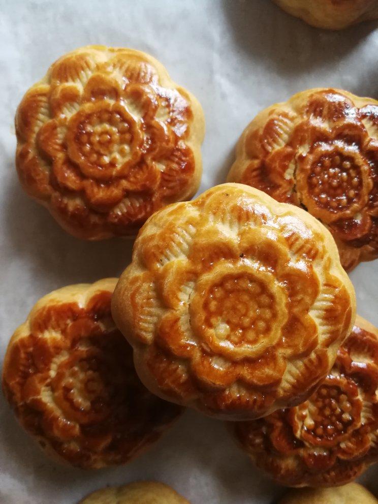 广式月饼—蛋黄芝麻月饼