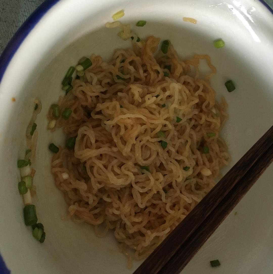 葱爆面—就是汪涵在天天向上里面做的那个啦