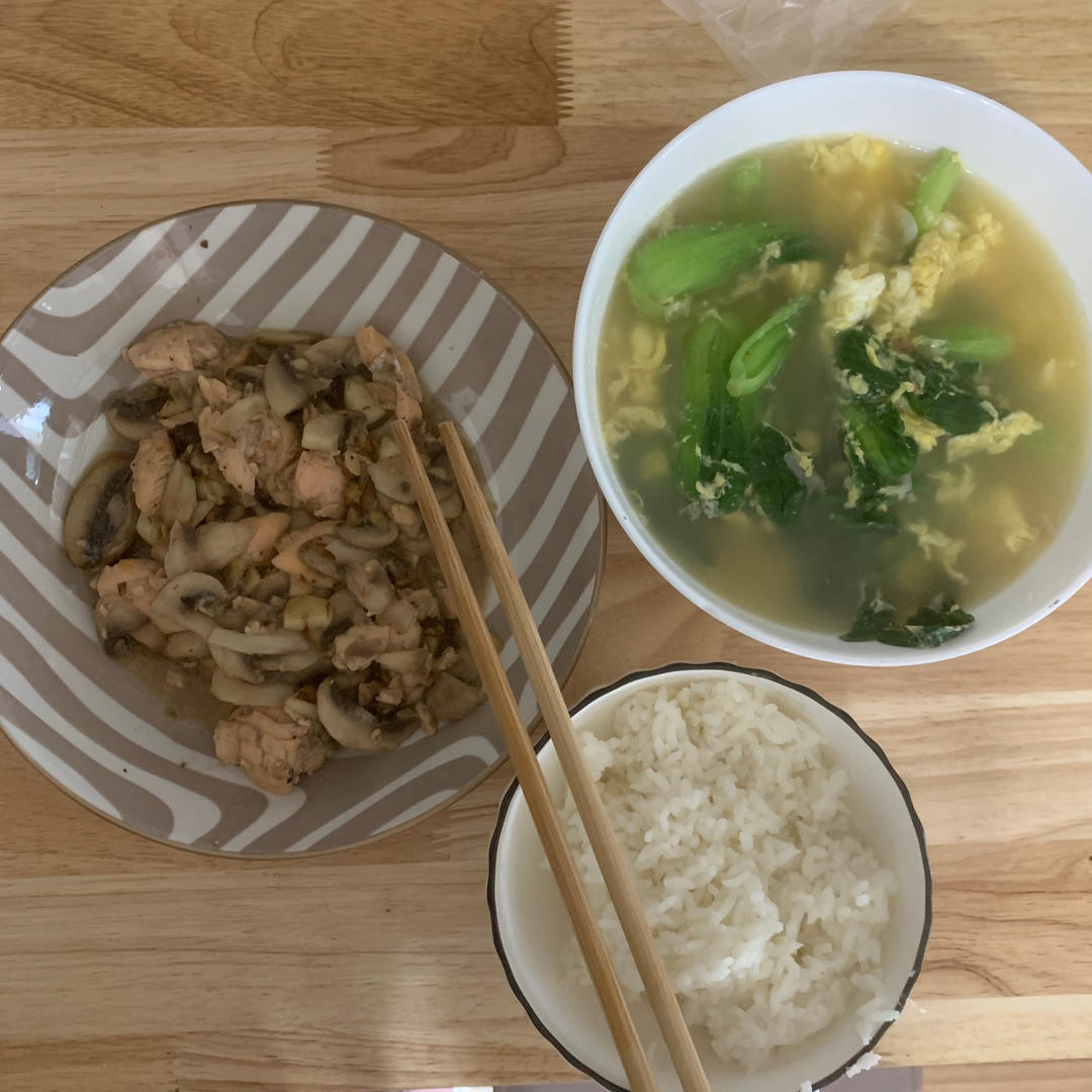 三文鱼炒蘑菇