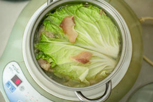 火腿白菜煲鸡汤的做法 步骤4
