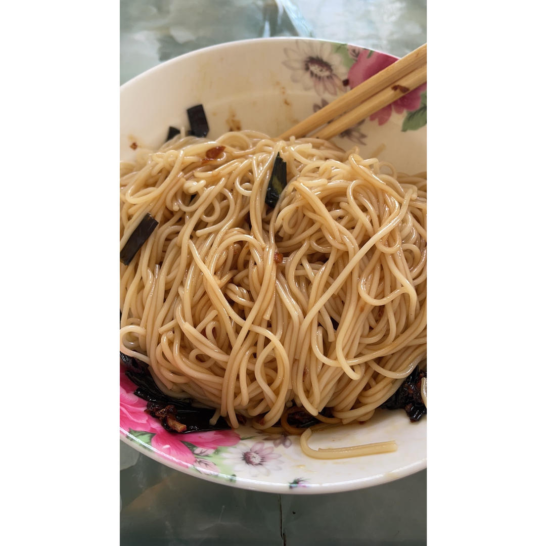 10分钟搞定的一碗葱油拌面