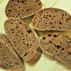 天然酵母黑麦面包