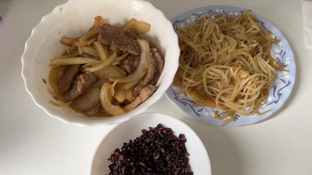 洋葱炒牛肉片