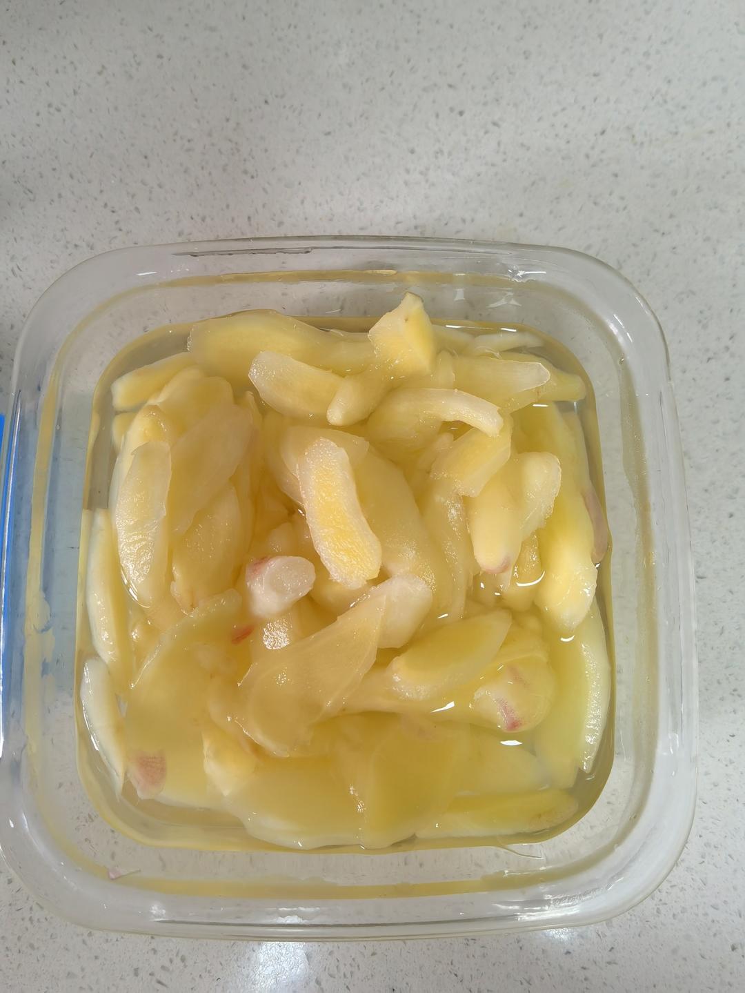 姜，温中散寒、活血散瘀、祛风除湿。