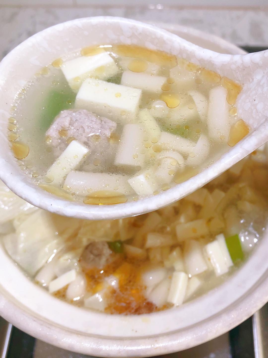 白玉菇肉丸汤