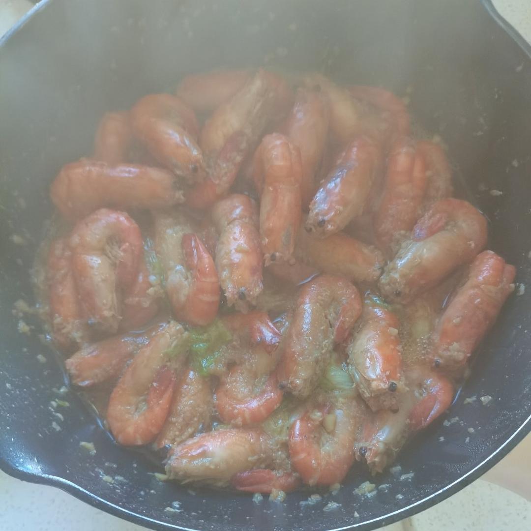 好吃到舔手的蒜爆罗氏虾（零失败，巨好吃)