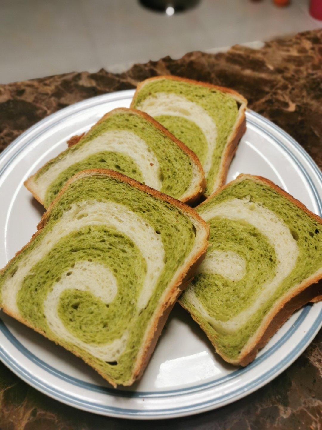 清香柔软的抹茶红豆吐司