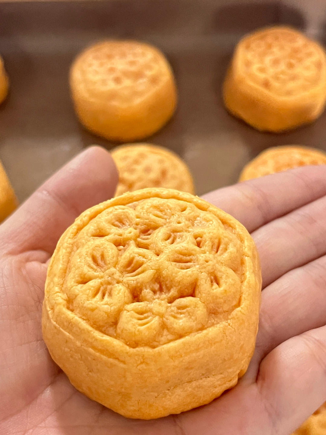 💃奶黄流心月饼——这是可以让你坐稳朋友圈厨霸位置的月饼🥮，没人点赞算我输👎