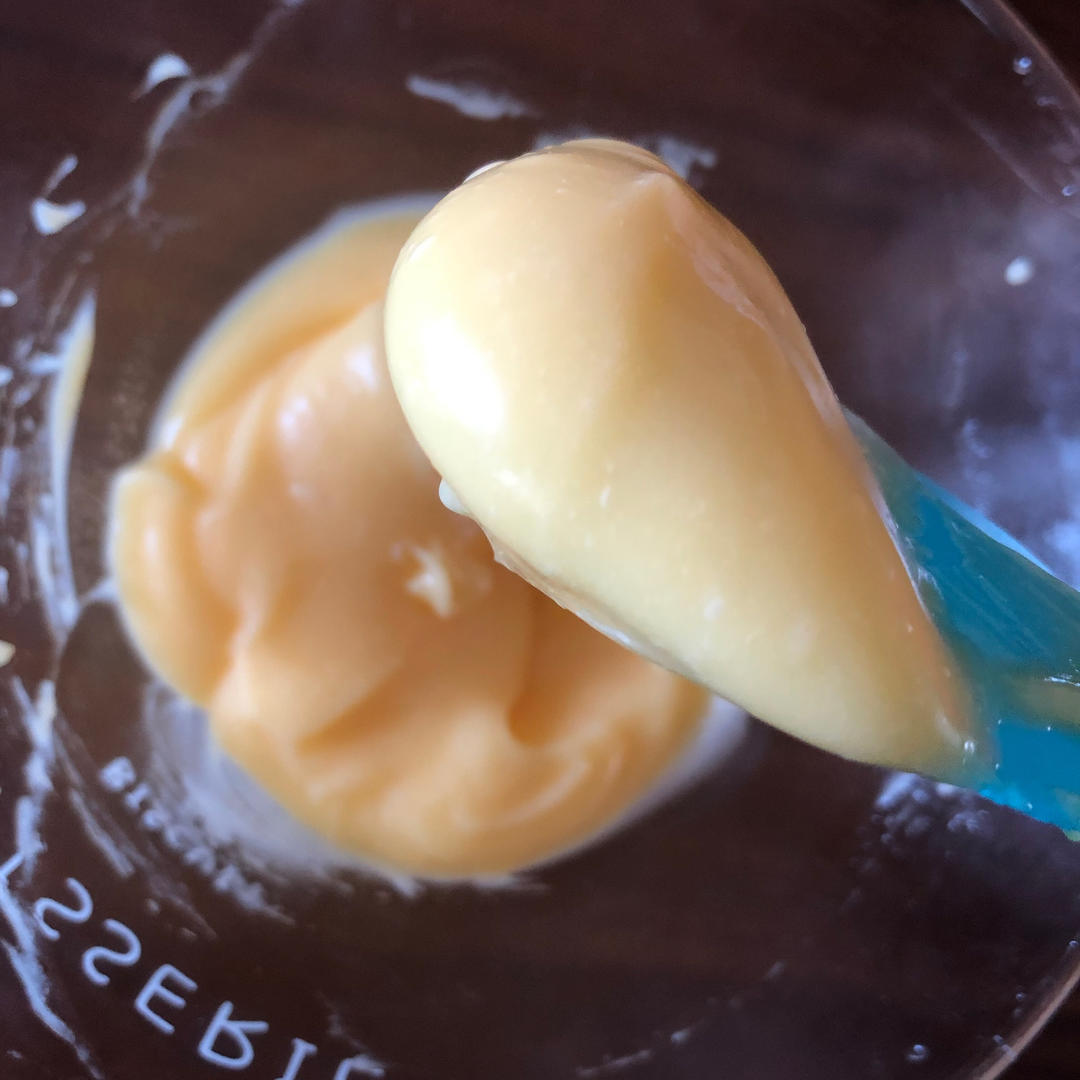 比丘比沙拉酱好吃的肉松面包里透明的奶香酱