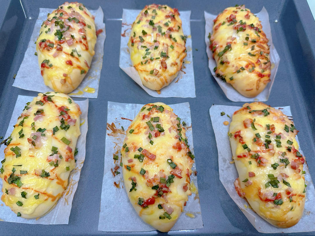 波兰种肉松香葱芝士面包