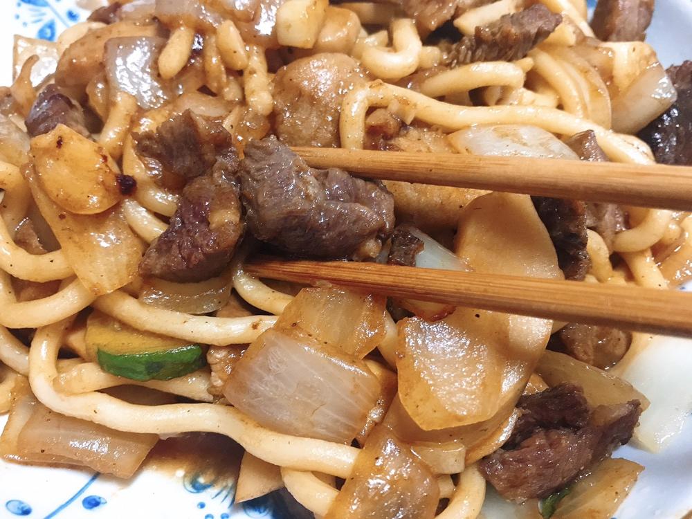 上桌秒光的黑椒牛肉乌冬面