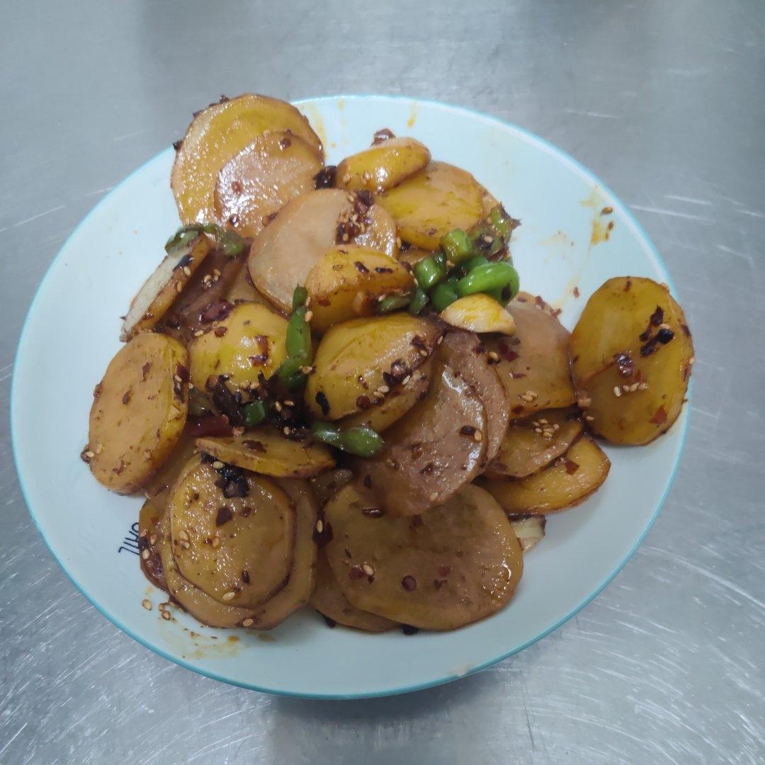 脆脆干锅土豆片，我能吃一整盆。