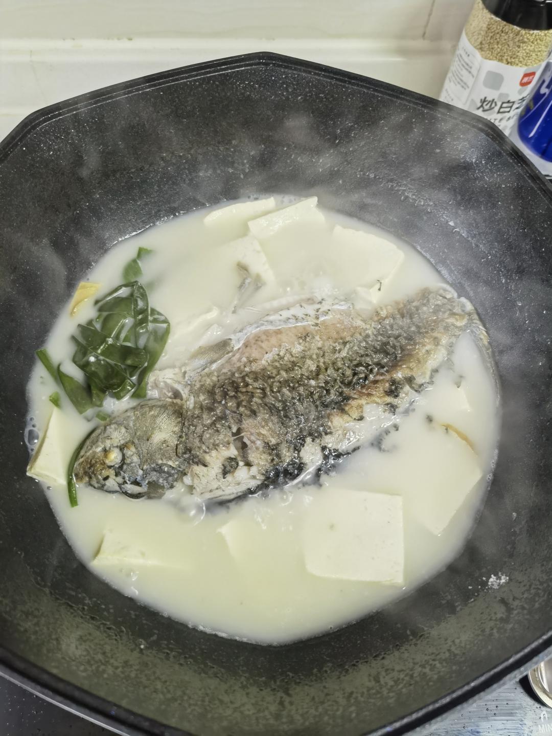 奶白鲫鱼豆腐汤|一条鱼最后的温柔