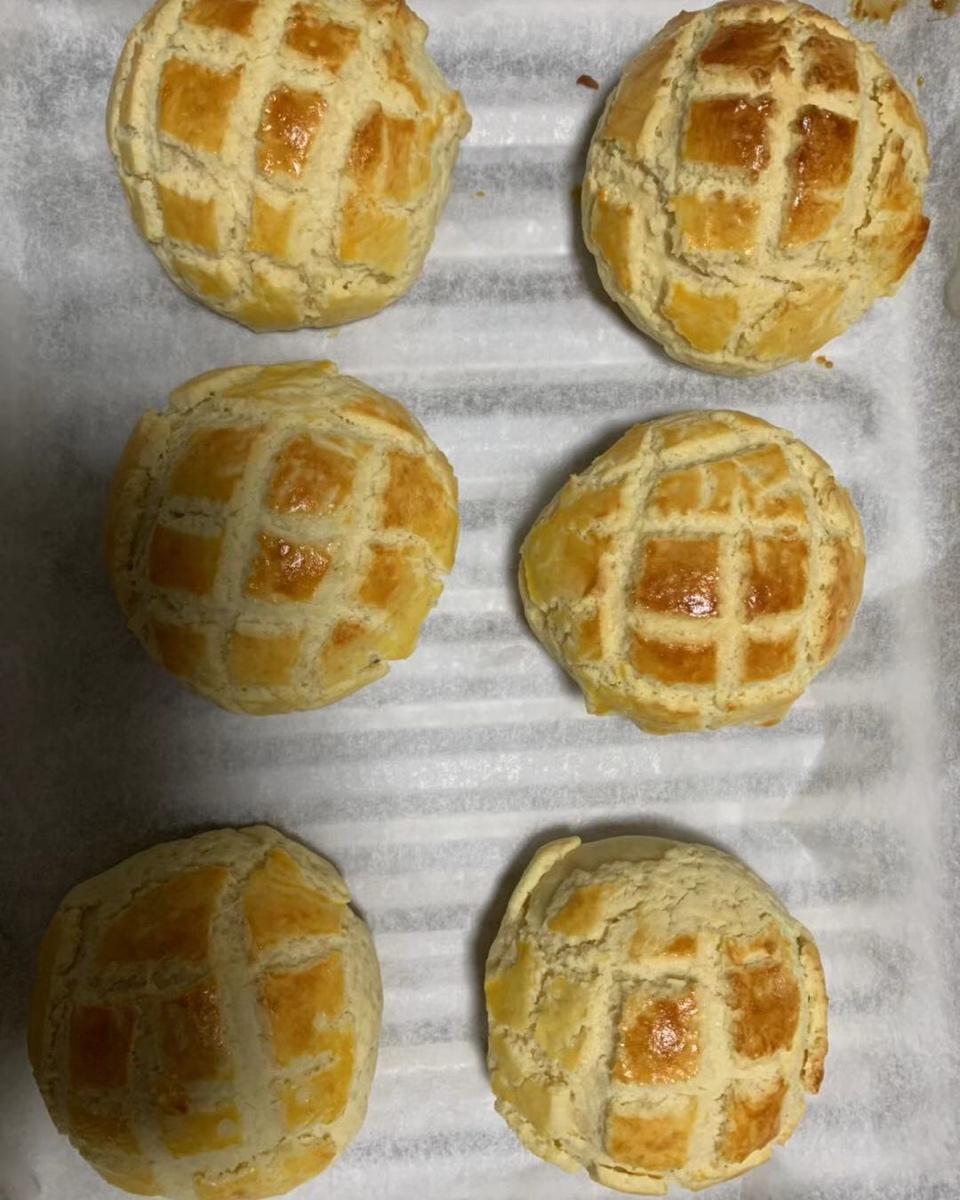 好吃到炸裂的港式菠萝包（附带制作酥皮的小视频）