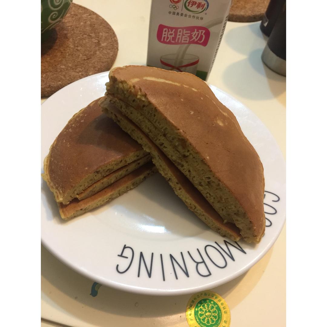 【减脂早餐】无油香蕉松饼（超简单）