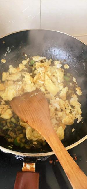 酱香青椒炒鸡蛋的做法 步骤8
