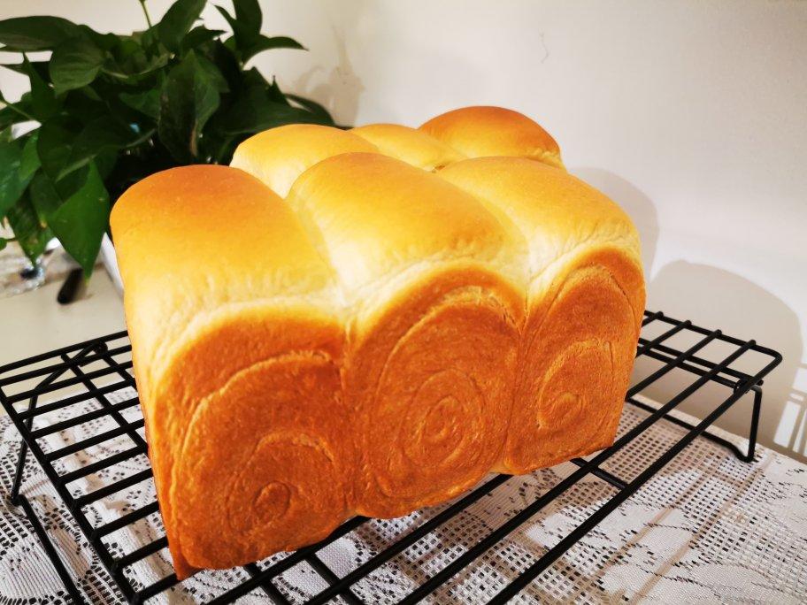 奶油吐司，鲜奶奶油嫩白吐司