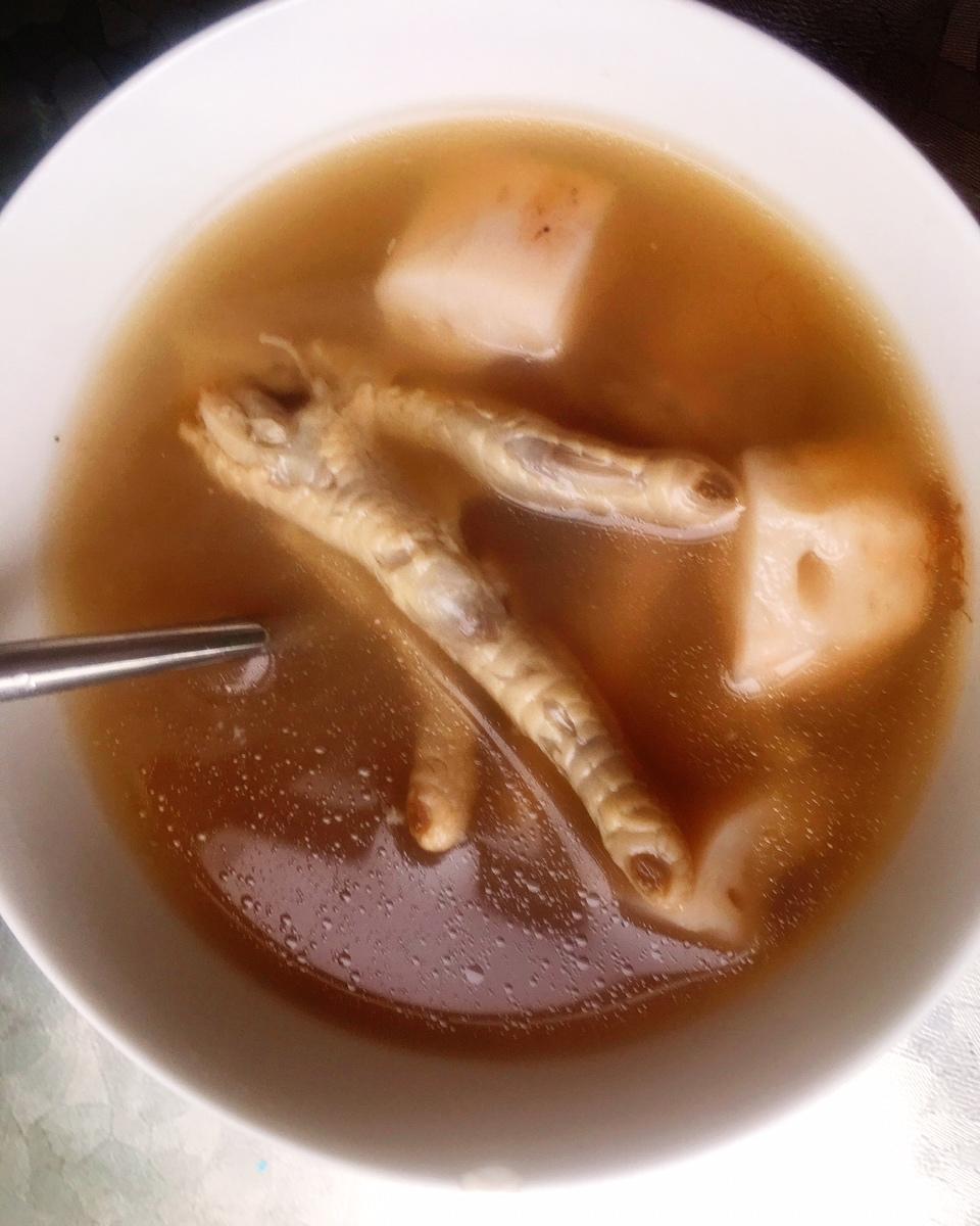 蜜枣莲藕鸡脚汤