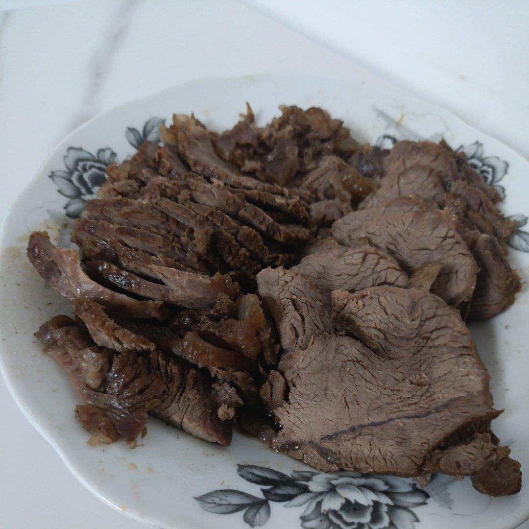 卤牛腱子