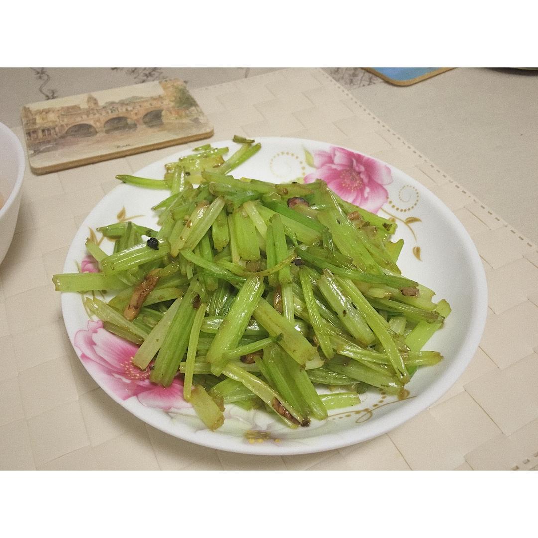 炝炒芹菜