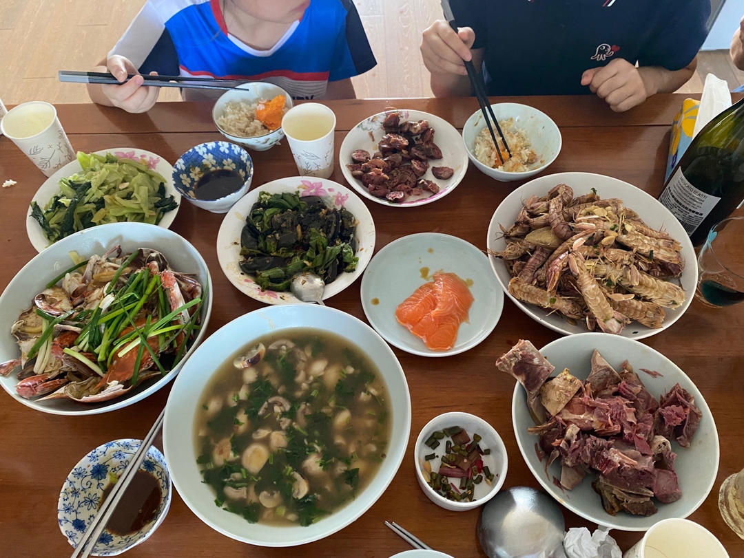无油炸版的椒盐皮皮虾和巧拨虾壳的方法