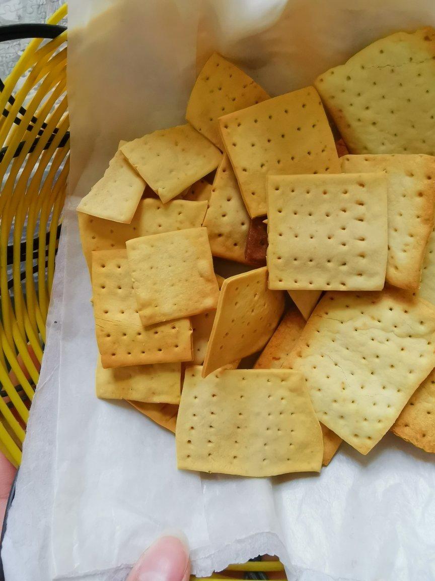 巨少油奶盐饼干