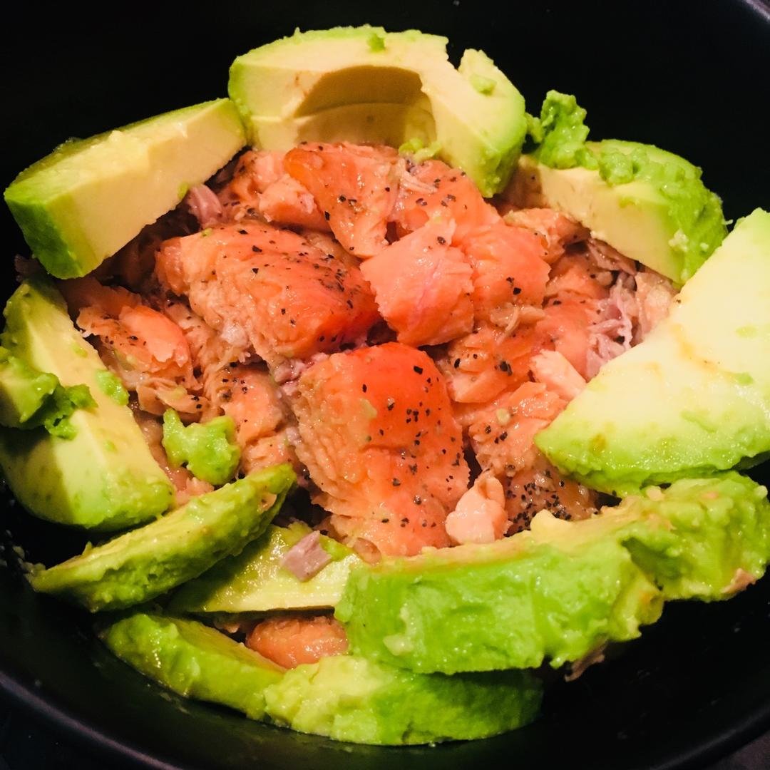 三文鱼牛油果拌饭