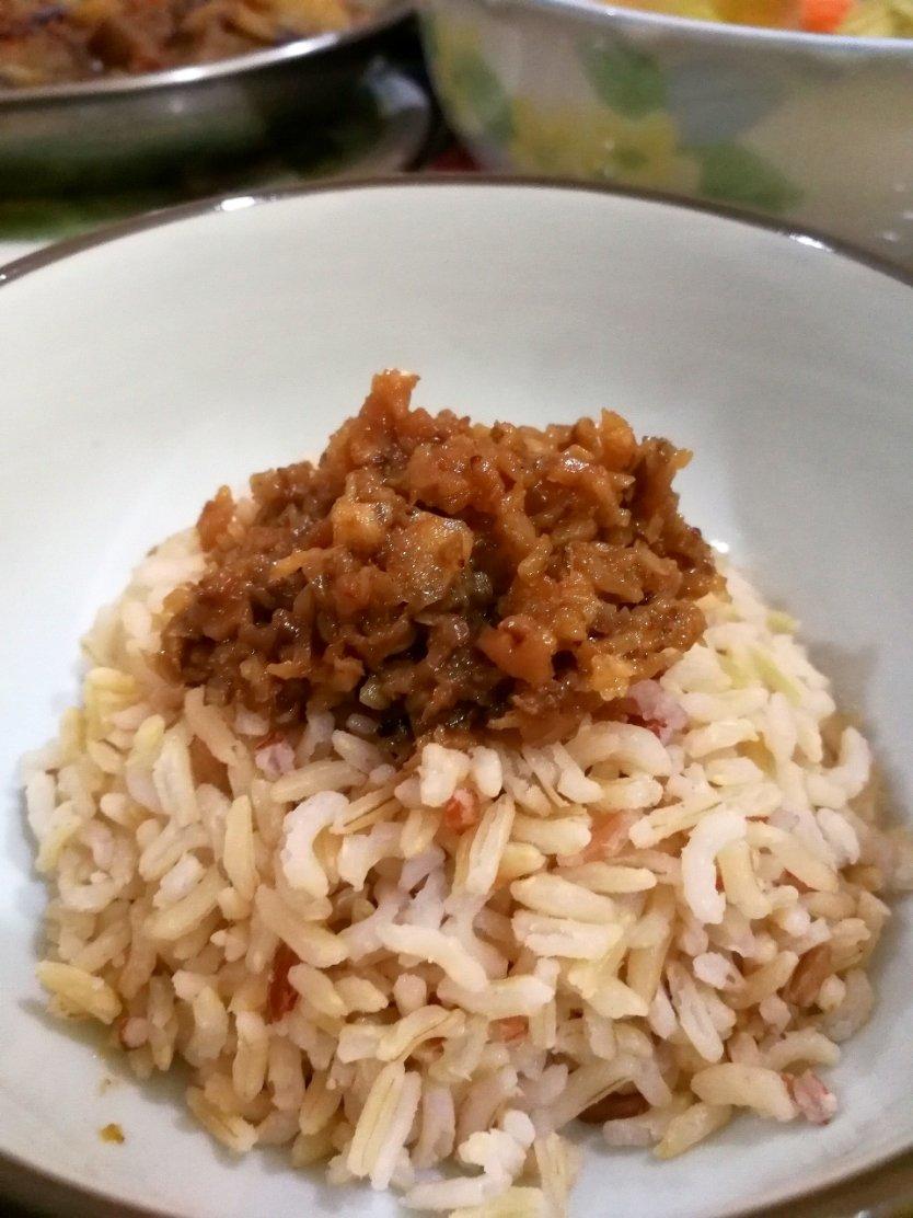 牛蒡盖饭(Brown Rice with Burdock)