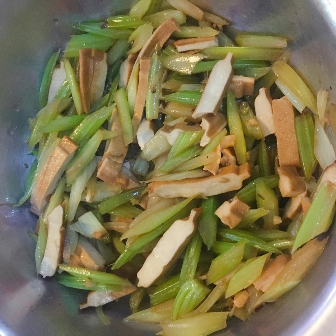 芹菜炒香干