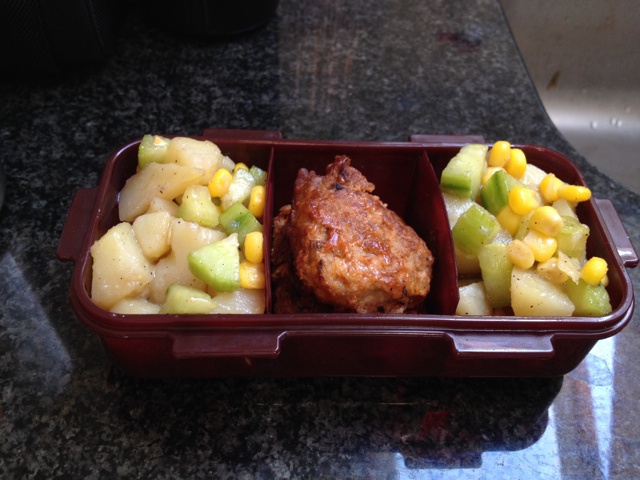 日式肉饼土豆沙拉便当