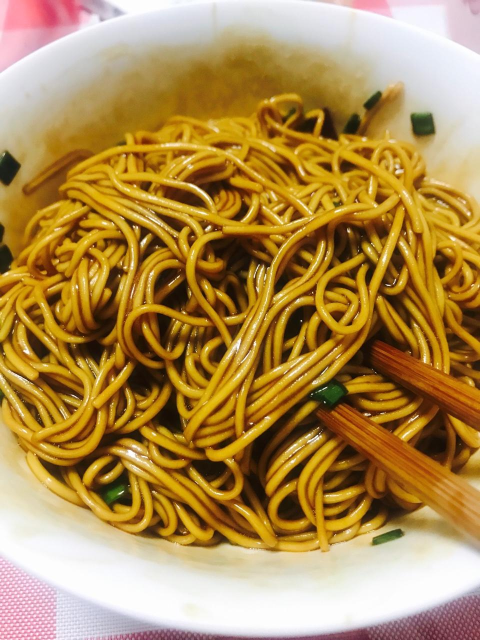 辣辣的干拌面