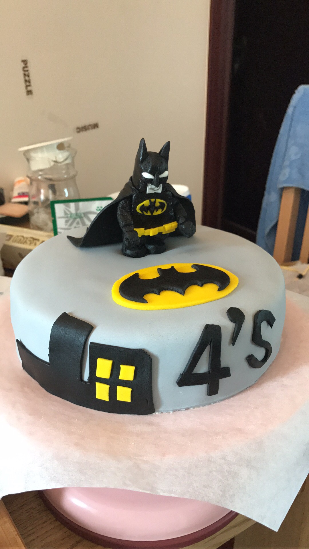 蝙蝠侠翻糖蛋糕的做法 步骤11