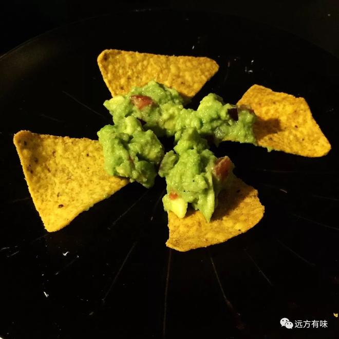 西餐前菜：牛油果莎莎酱配墨西哥玉米片by有味厨房的做法