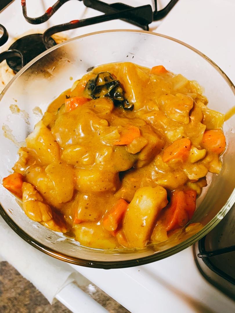 土豆咖喱鸡肉饭