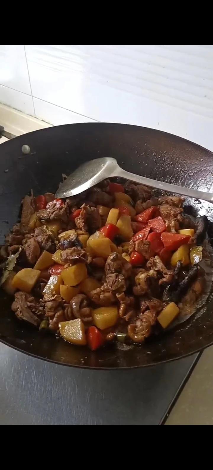 【营养好吃的家常菜】土豆胡萝卜烧鸡
