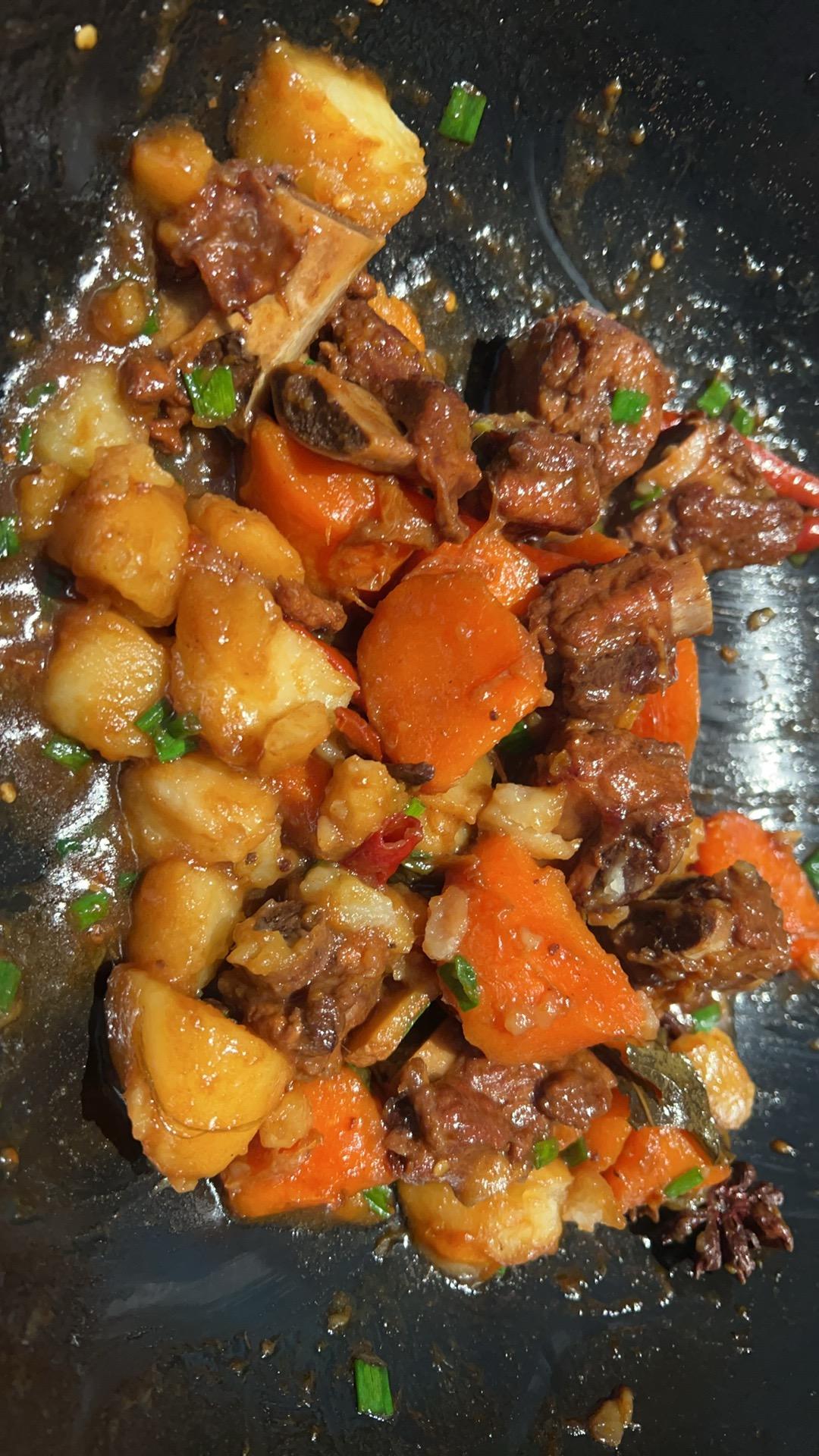 土豆烧排骨