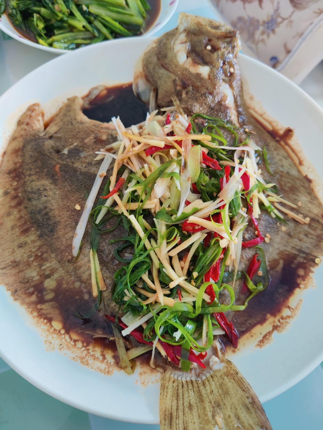 为什么广东人做清蒸多宝鱼那么好吃？教你正确做法，鲜嫩没有腥味