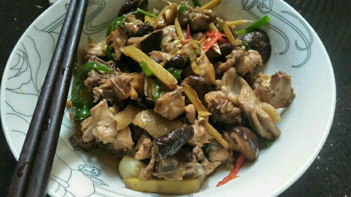 冬菇炒滑鸡