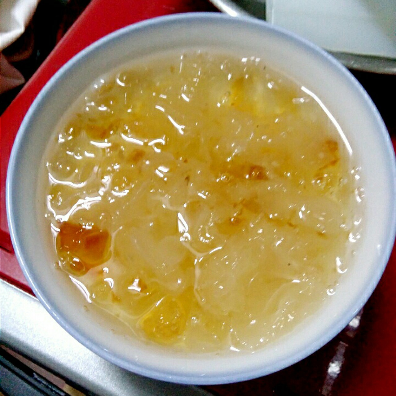 桃胶皂角米炖银耳
